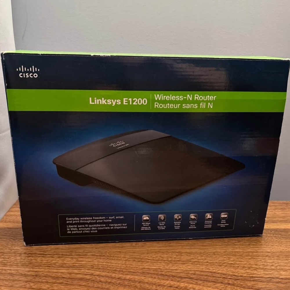 Cisco Linksys E1200 2.4GHz 300 Mbps 4-Port 10/100 Wireless N Router